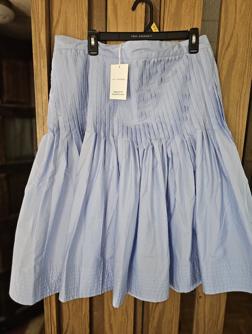 NWT Free Assembly Sz M Pintuck Knee Length Skirt - Picture 2 of 4